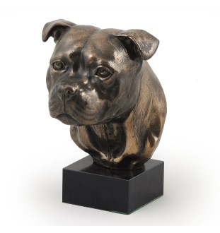 Staffordshire Bull Terrier głowa na kamieniu Art-Dog